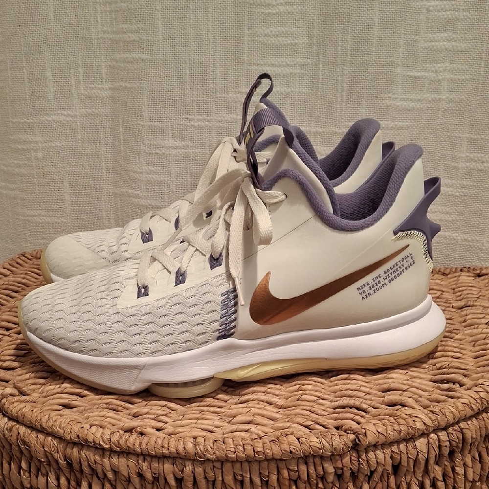 Nike Lebron Witness 5 Summit White Metallic Bronze Athletic Shoes EUC Size 11